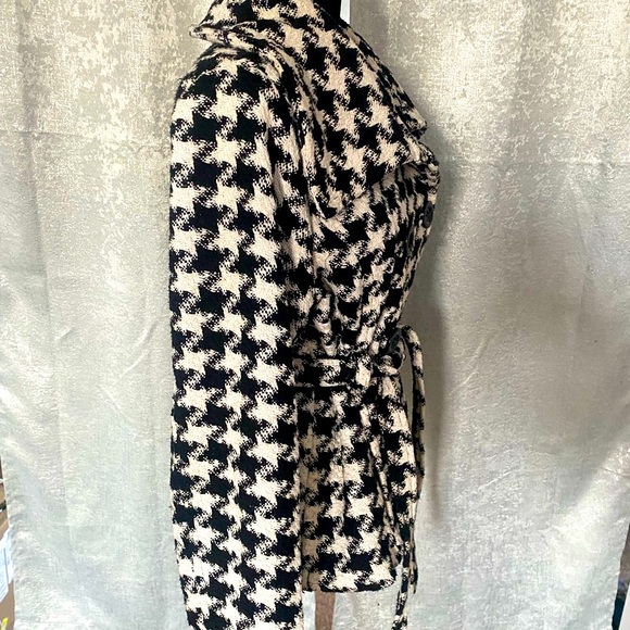 Black and White Houndstooth Coat - Picture 5 of 8